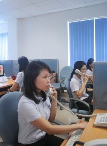 Nhung nu nhan vien tong dai cai gi cung biet.jpg Nhung nu nhan vien tong dai cai gi cung biet.jpg